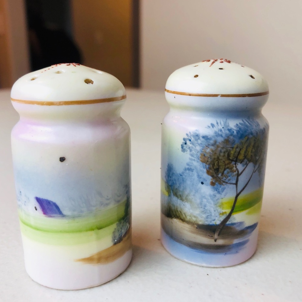 ANTIQUE NIPPON MORIAGE S/P SHAKERS NORITAKE
